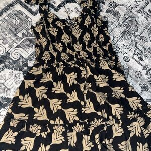 Chic Black and Cream Leaf Print Midi Dress